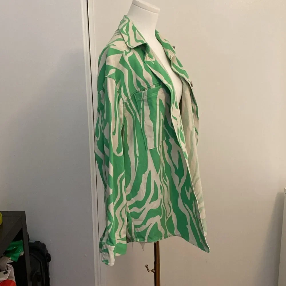 Monki Cotton Twill Swirl Print Shirt in Green Size Small - Picture 6 of 13
